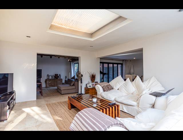 4 BEDROOM HOUSE FOR SALE IN WEST BEACH
